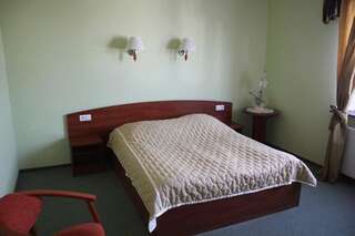 Отель Hotel Przylesie Sierosław Двухместный номер с 1 кроватью или 2 отдельными кроватями-1